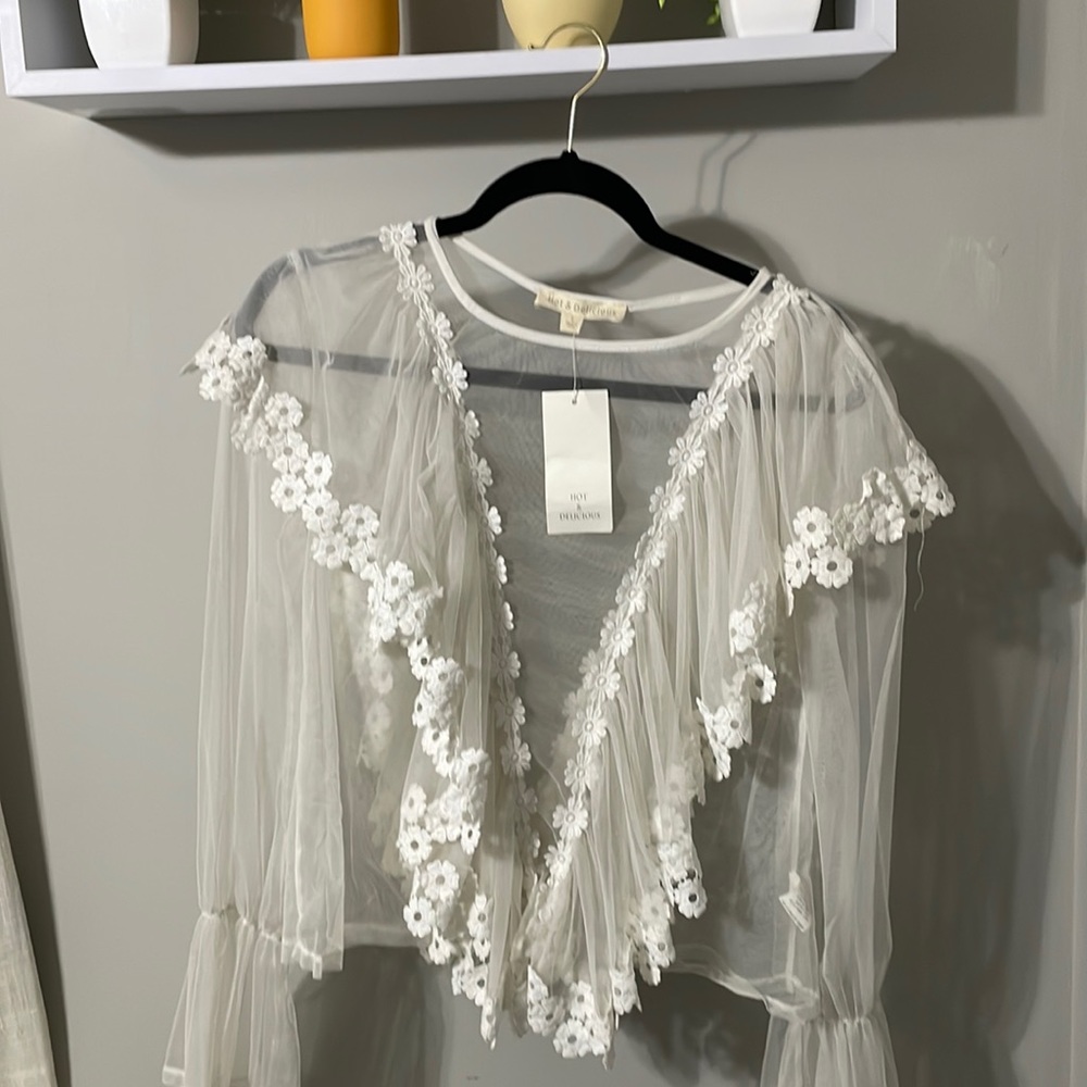 Hot & Delicious shear white top. Size L.